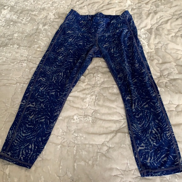 Athleta Pants - Blue swirl cropped Athleta legging